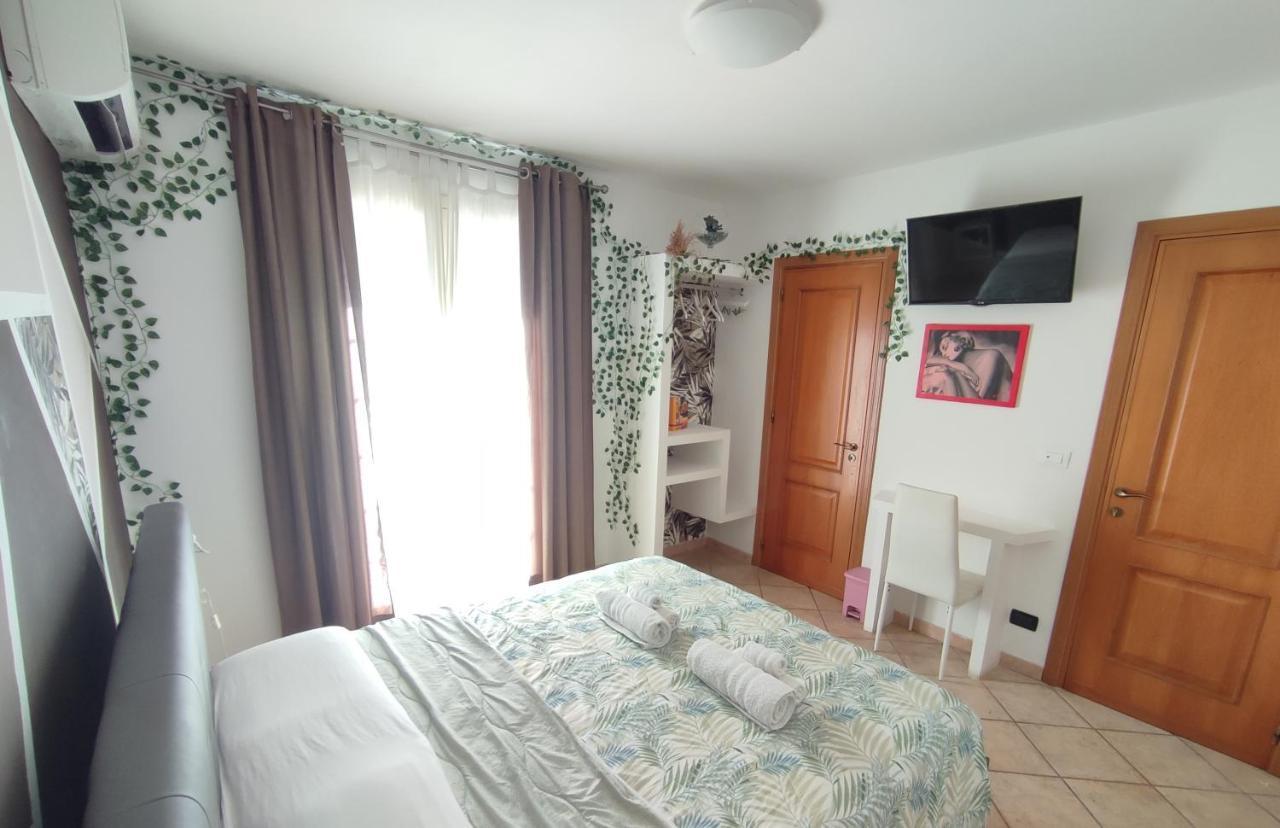 Casa Vacanze Isolotto 이솔라델펨미네 외부 사진
