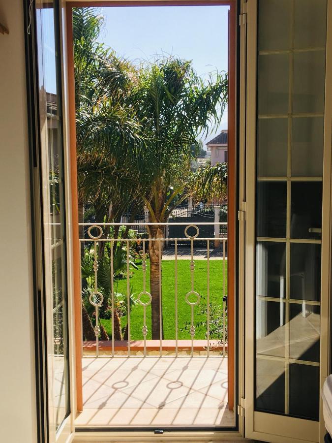 Casa Vacanze Isolotto 이솔라델펨미네 외부 사진
